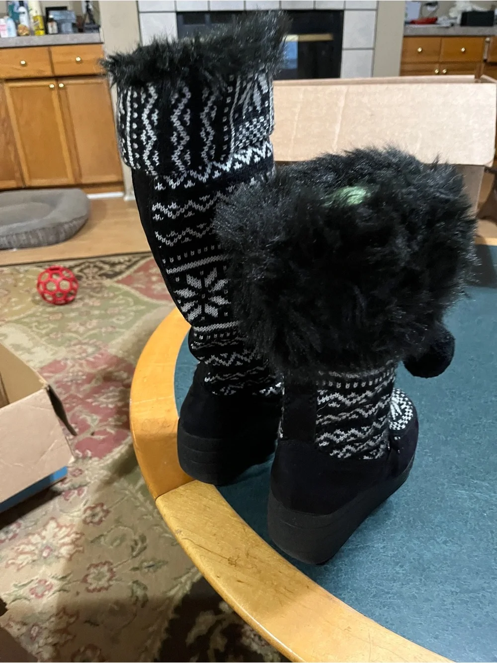 Red Camel Black & White Pom-Pom womens Winter Knit Boots 6